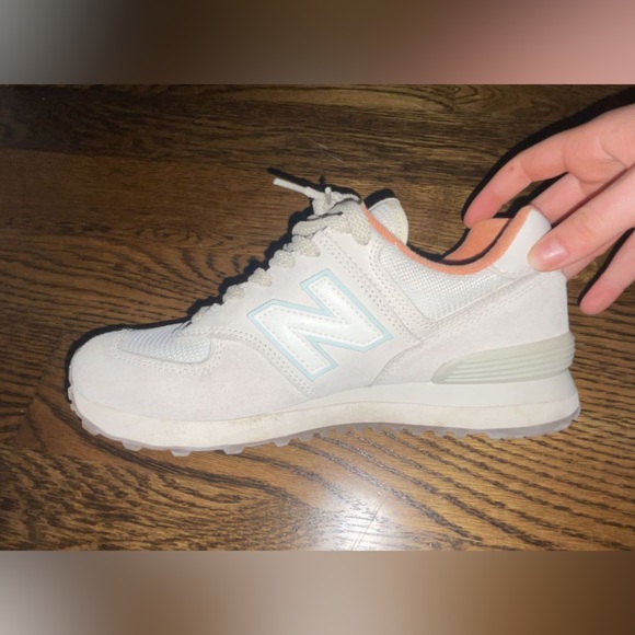 New balance worn very few times, size 7.5, orange inside, blue on the N - Picture 3 of 7